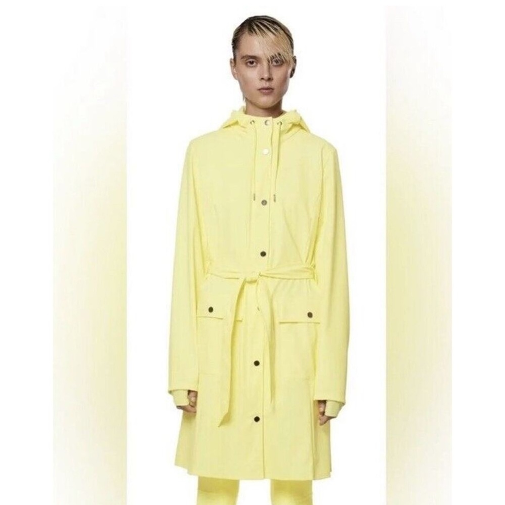 Rains women’s Curve Rain Coat NWT size M Yellow/Straw color lightweight